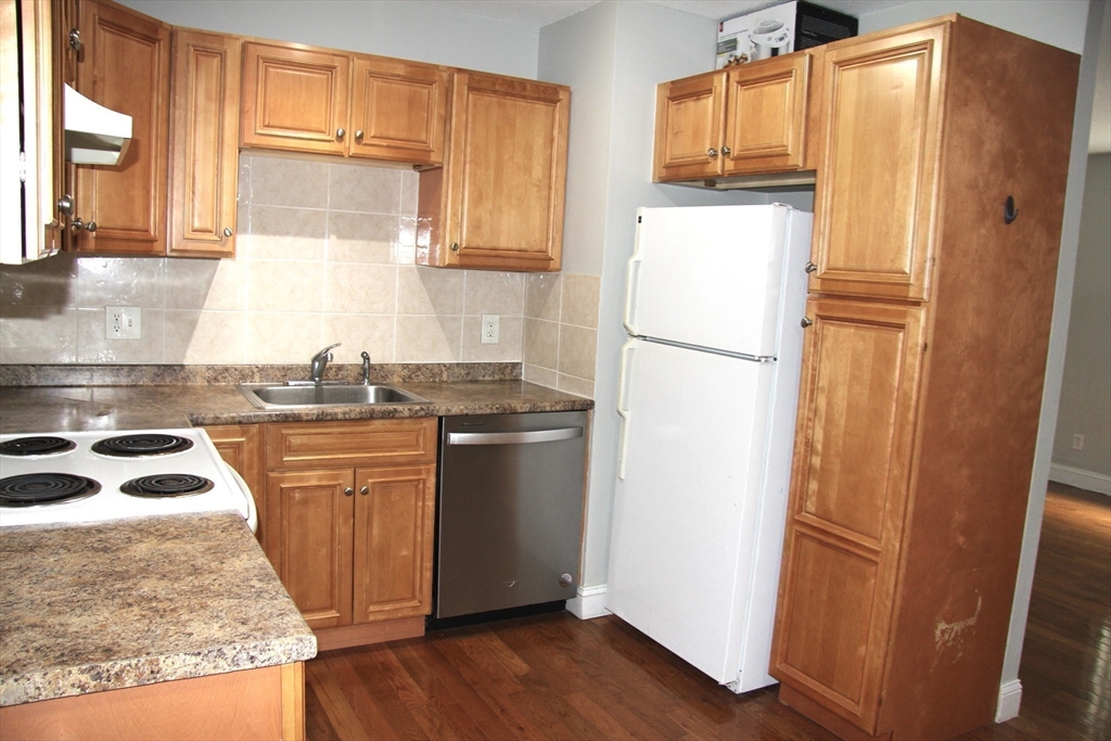 75 Nicholas Rd # G Property Photo 14