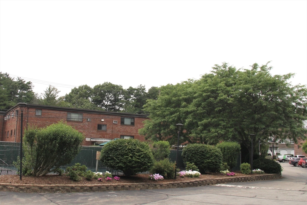 75 Nicholas Rd # G Property Photo 26