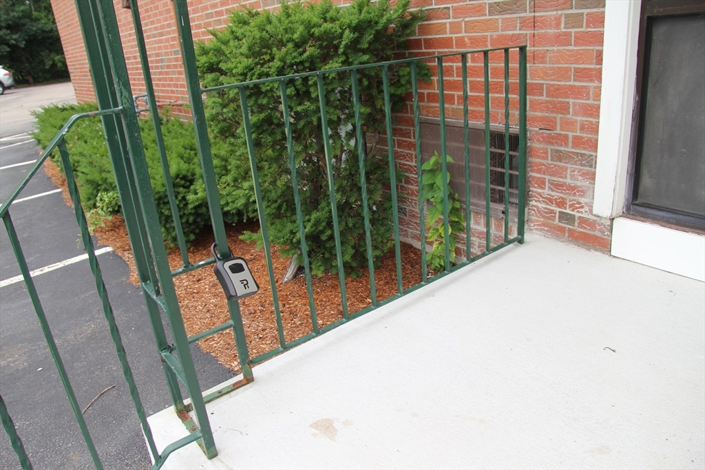 75 Nicholas Rd # G Property Photo 27