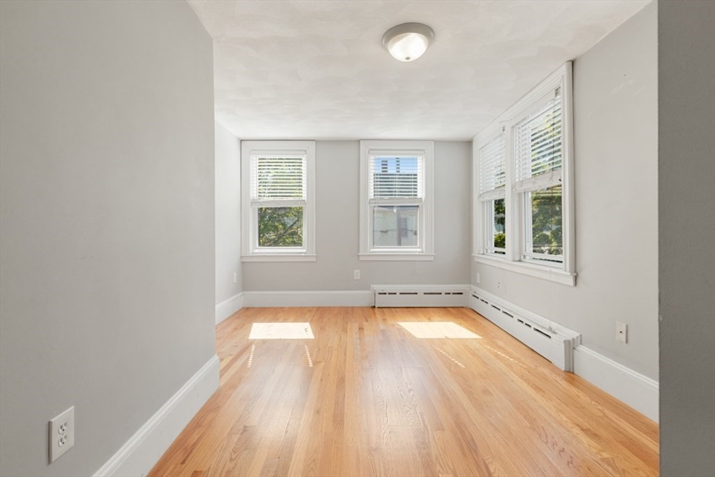 64 Cleveland St Property Photo 9