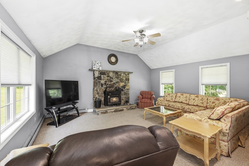 7 Fuller Lane Property Photo 9
