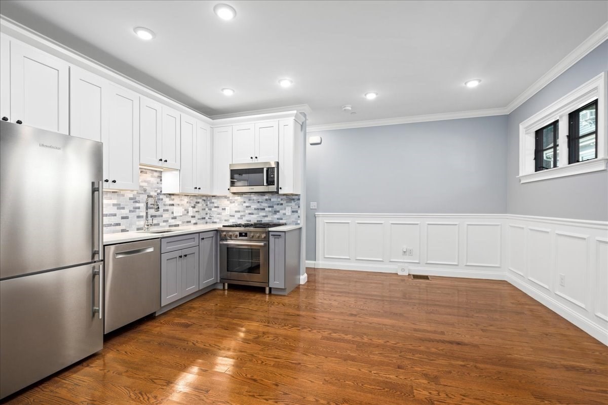 104 Beacon St # 2 Property Photo 1