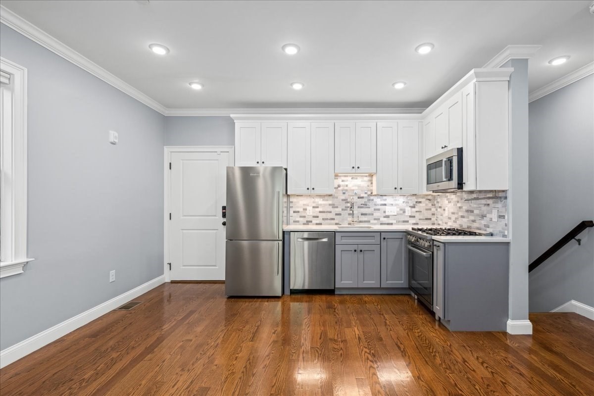 104 Beacon St # 2 Property Photo 5