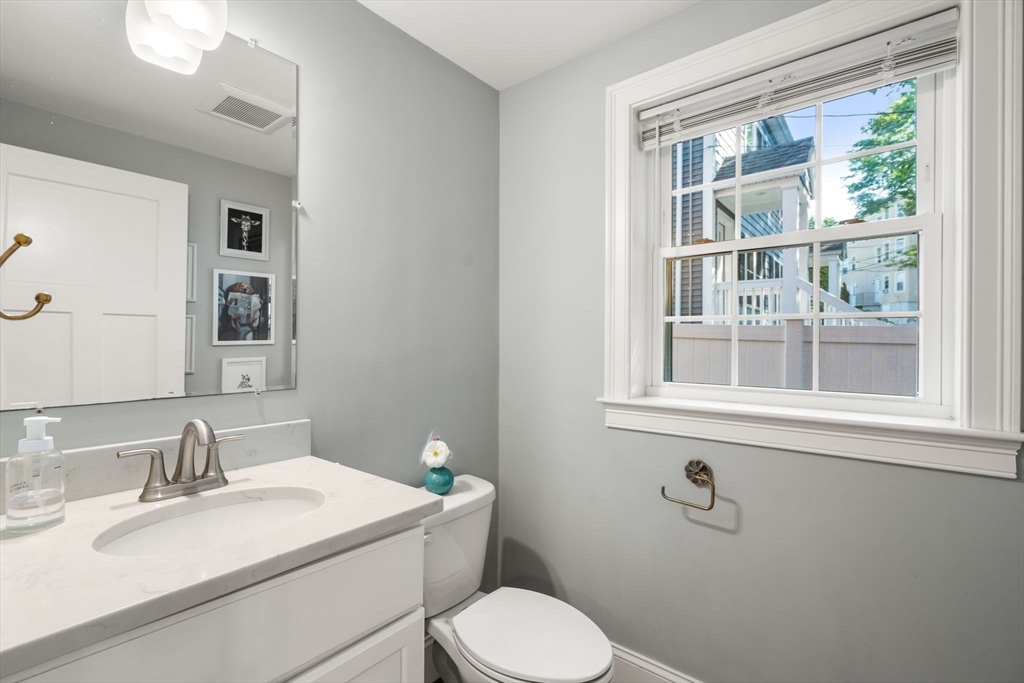 34 Washington St # 34 Property Photo 8