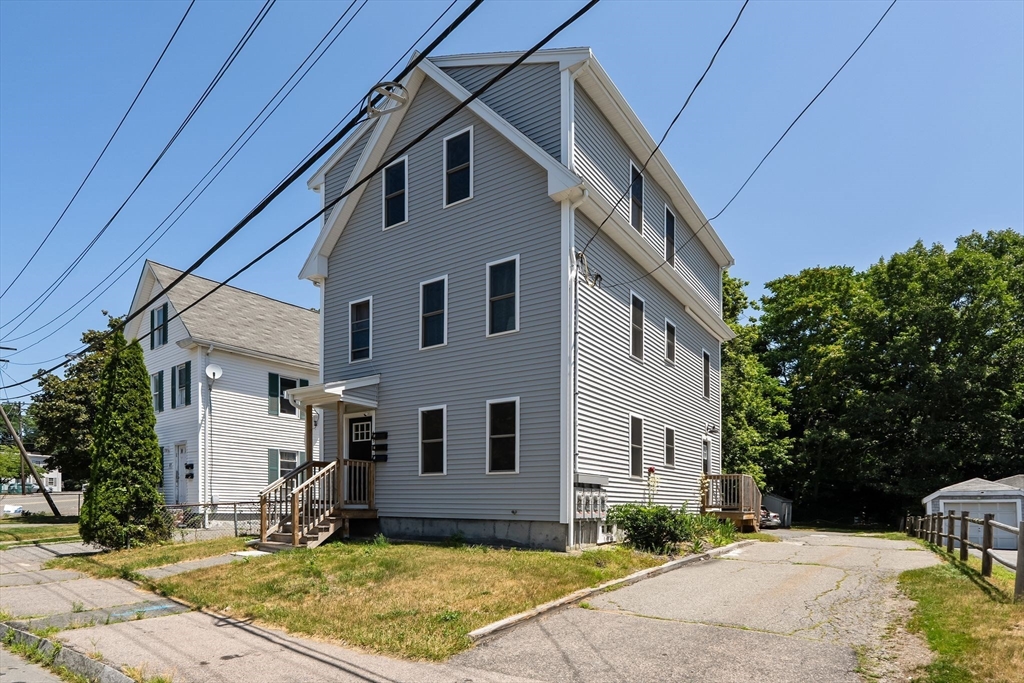 415 Danforth St Property Photo 2
