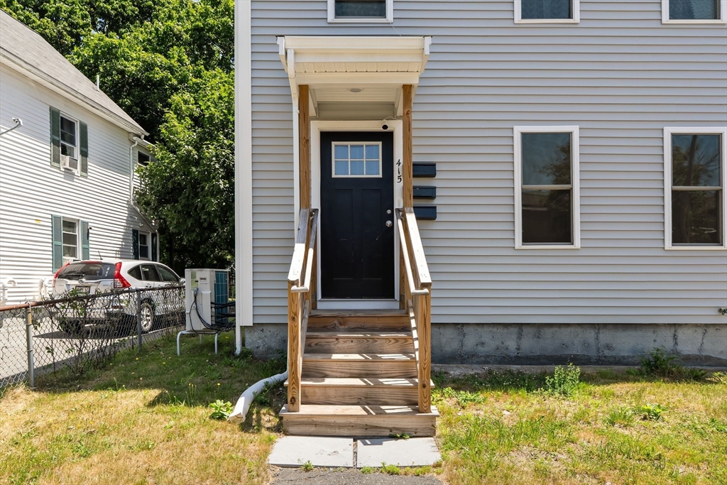 415 Danforth St Property Photo 3