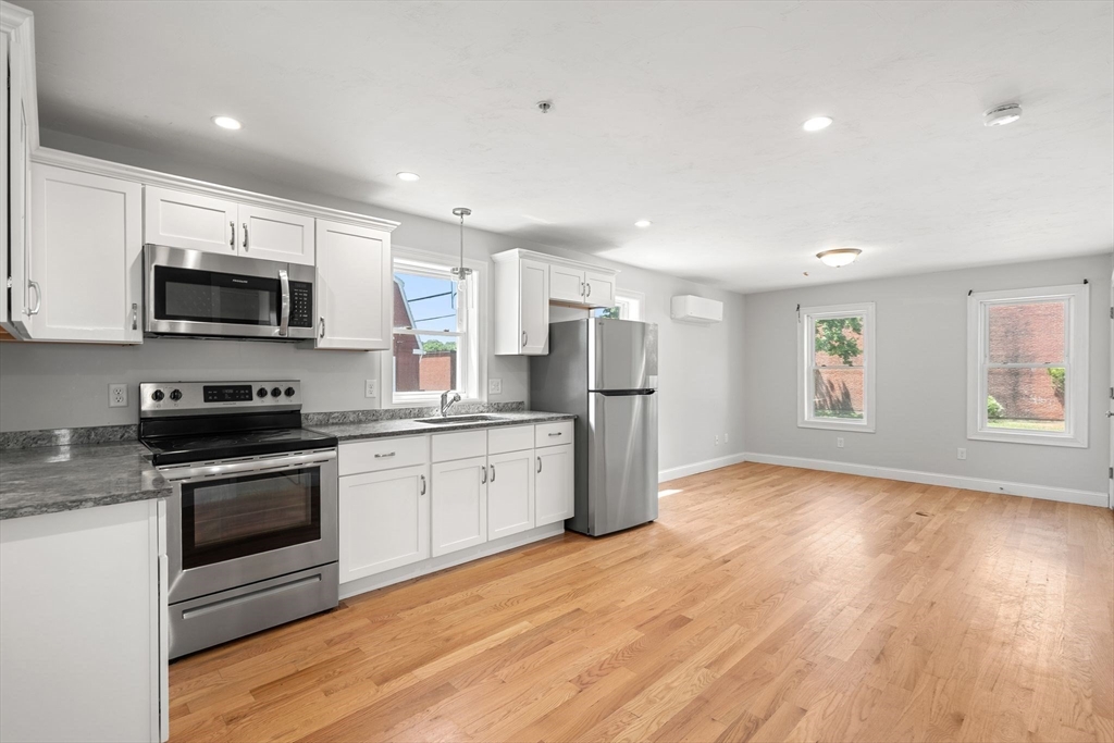 415 Danforth St Property Photo 5