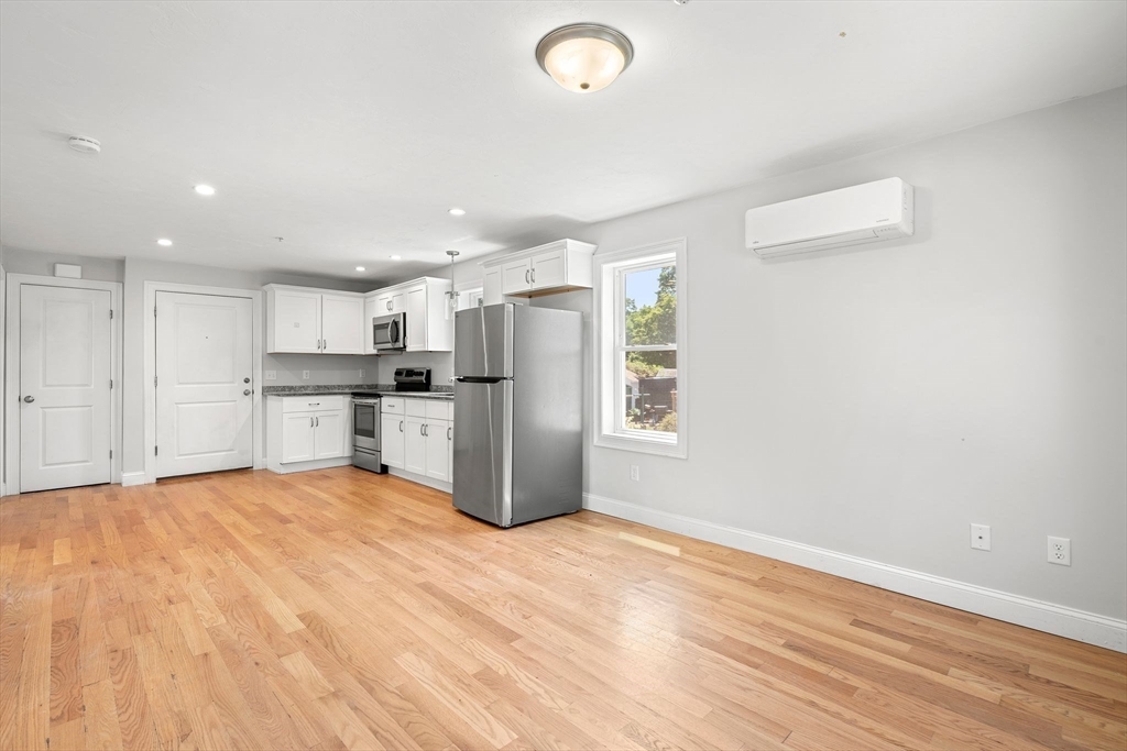 415 Danforth St Property Photo 7