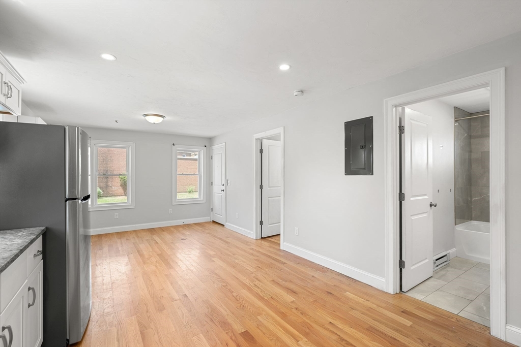 415 Danforth St Property Photo 8