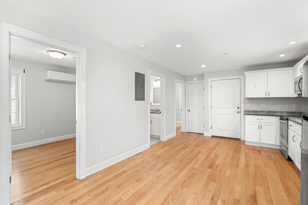 415 Danforth St Property Photo 9
