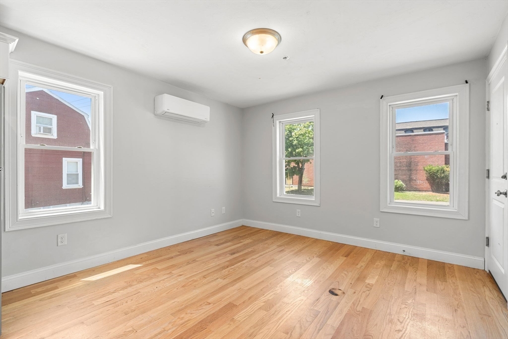 415 Danforth St Property Photo 10