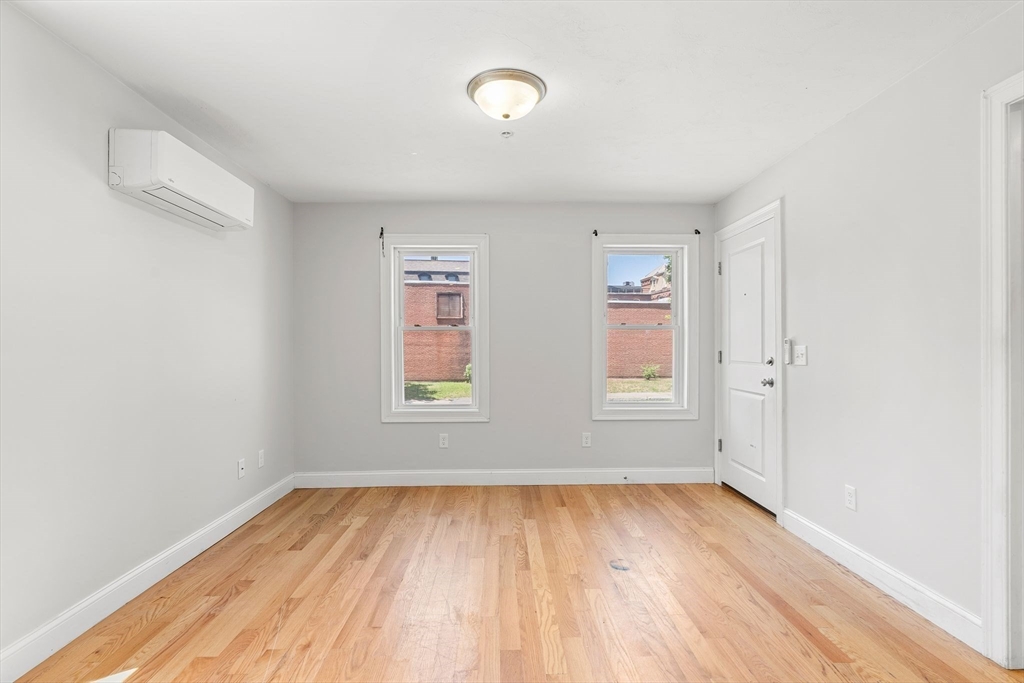 415 Danforth St Property Photo 11