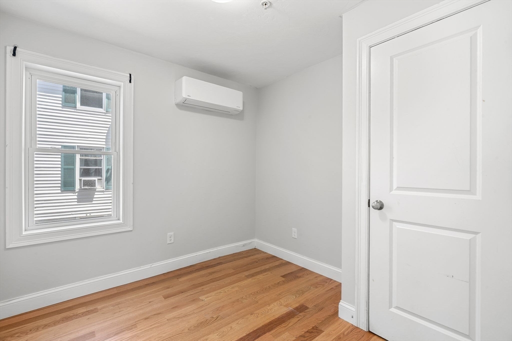 415 Danforth St Property Photo 13