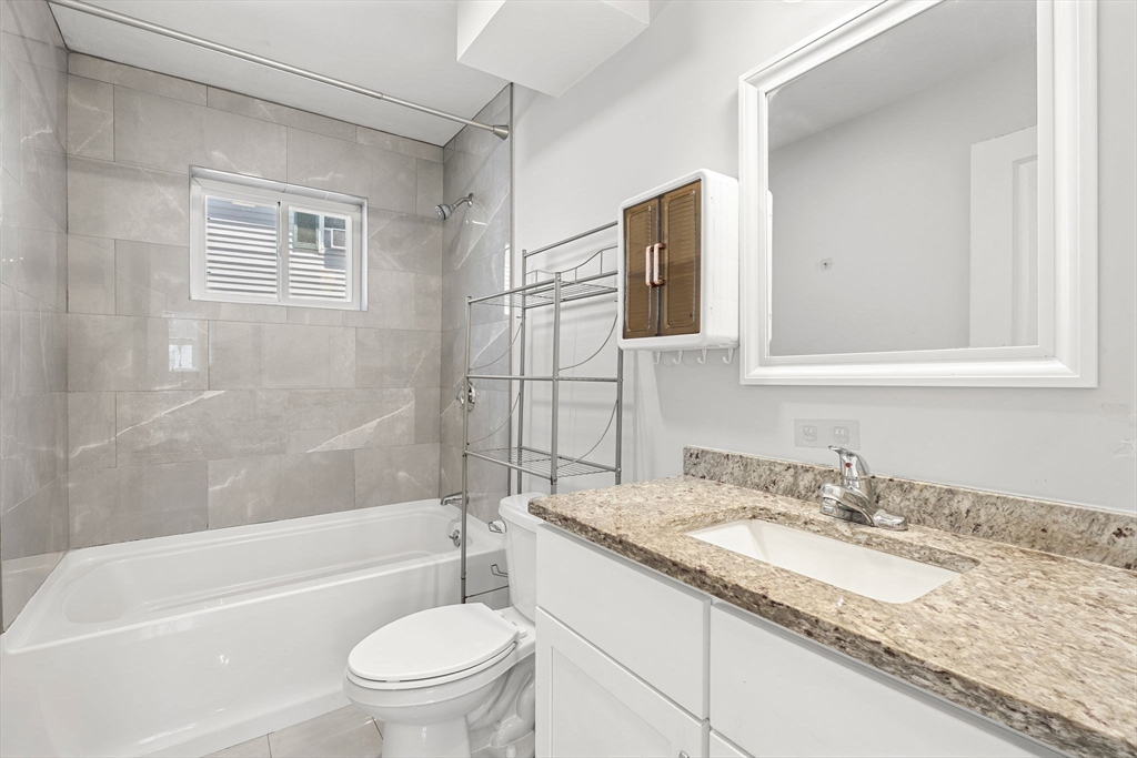 415 Danforth St Property Photo 15