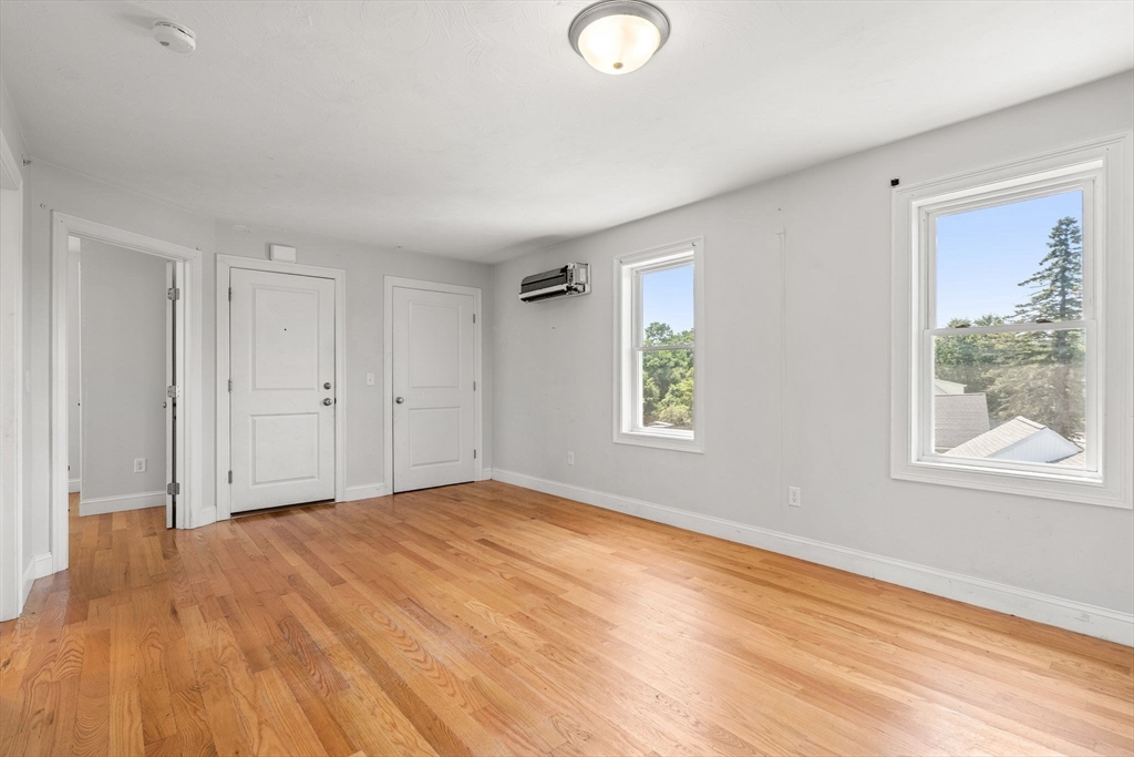 415 Danforth St Property Photo 20