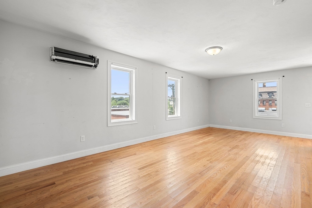 415 Danforth St Property Photo 21