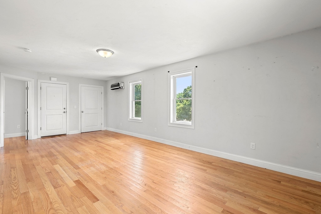 415 Danforth St Property Photo 22