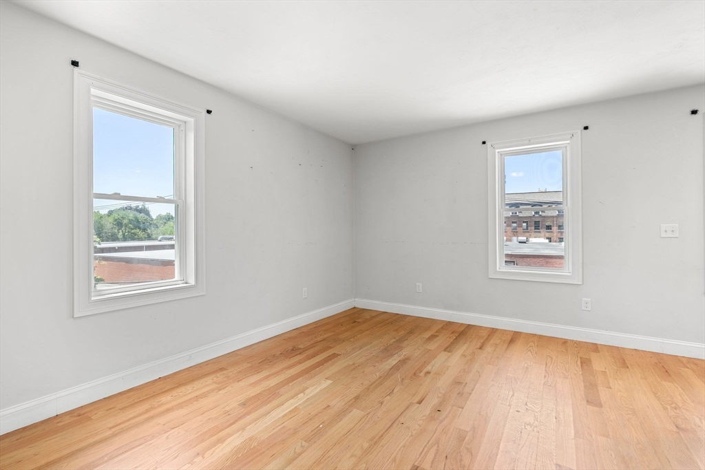 415 Danforth St Property Photo 23