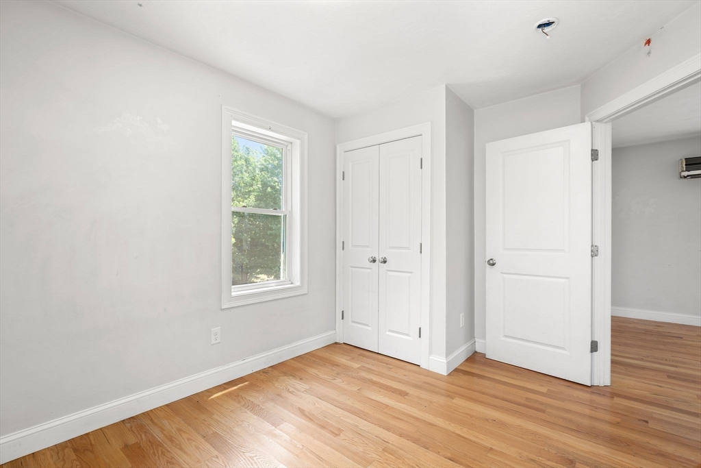 415 Danforth St Property Photo 26