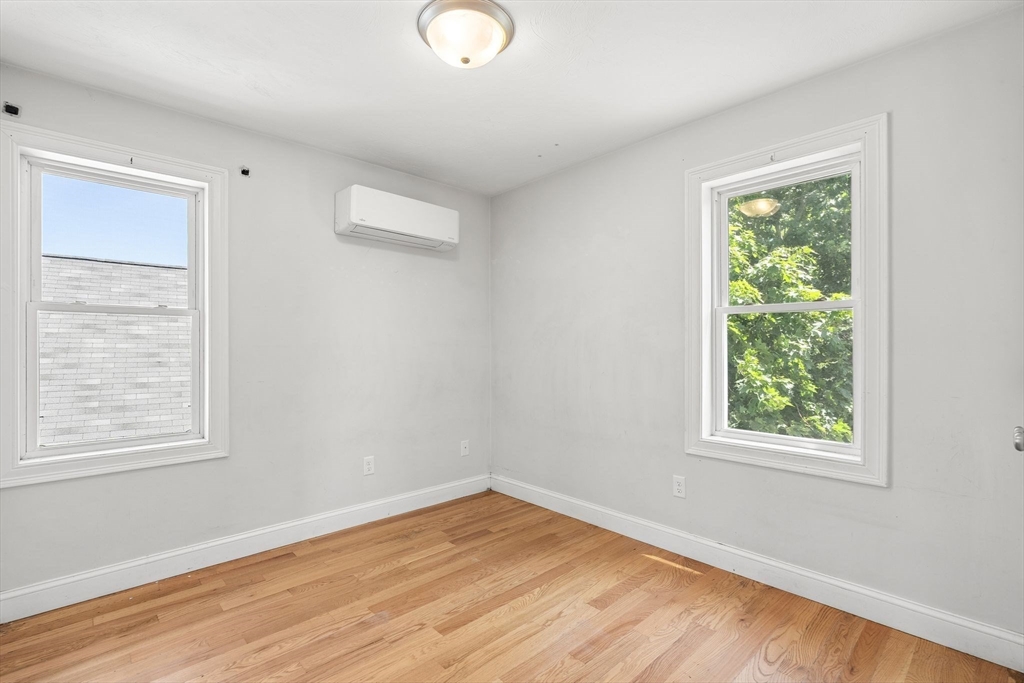415 Danforth St Property Photo 27