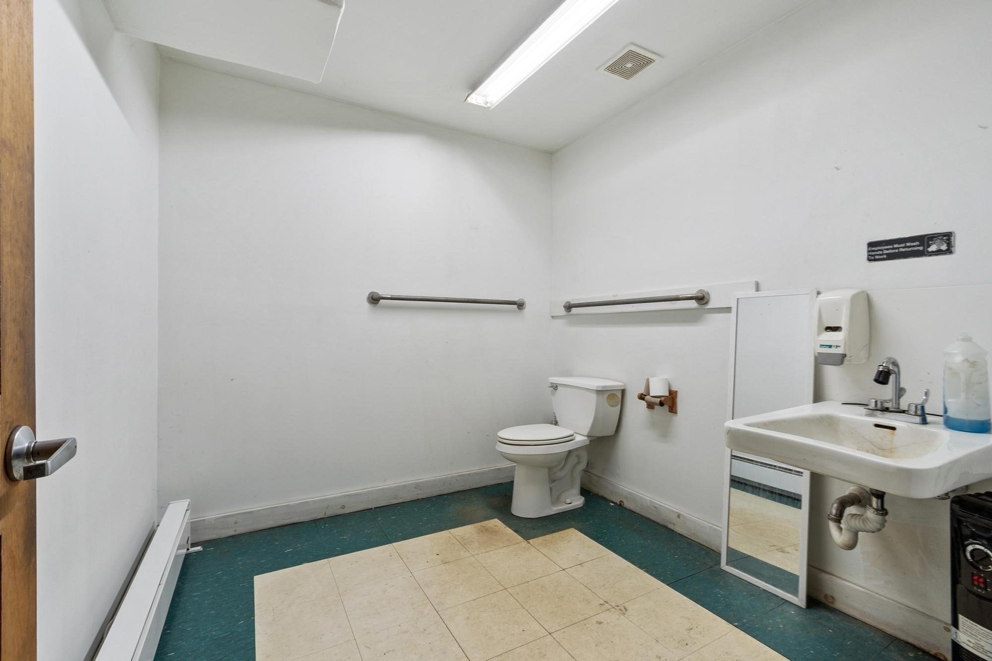 181 E Main St # B6 Property Photo 10