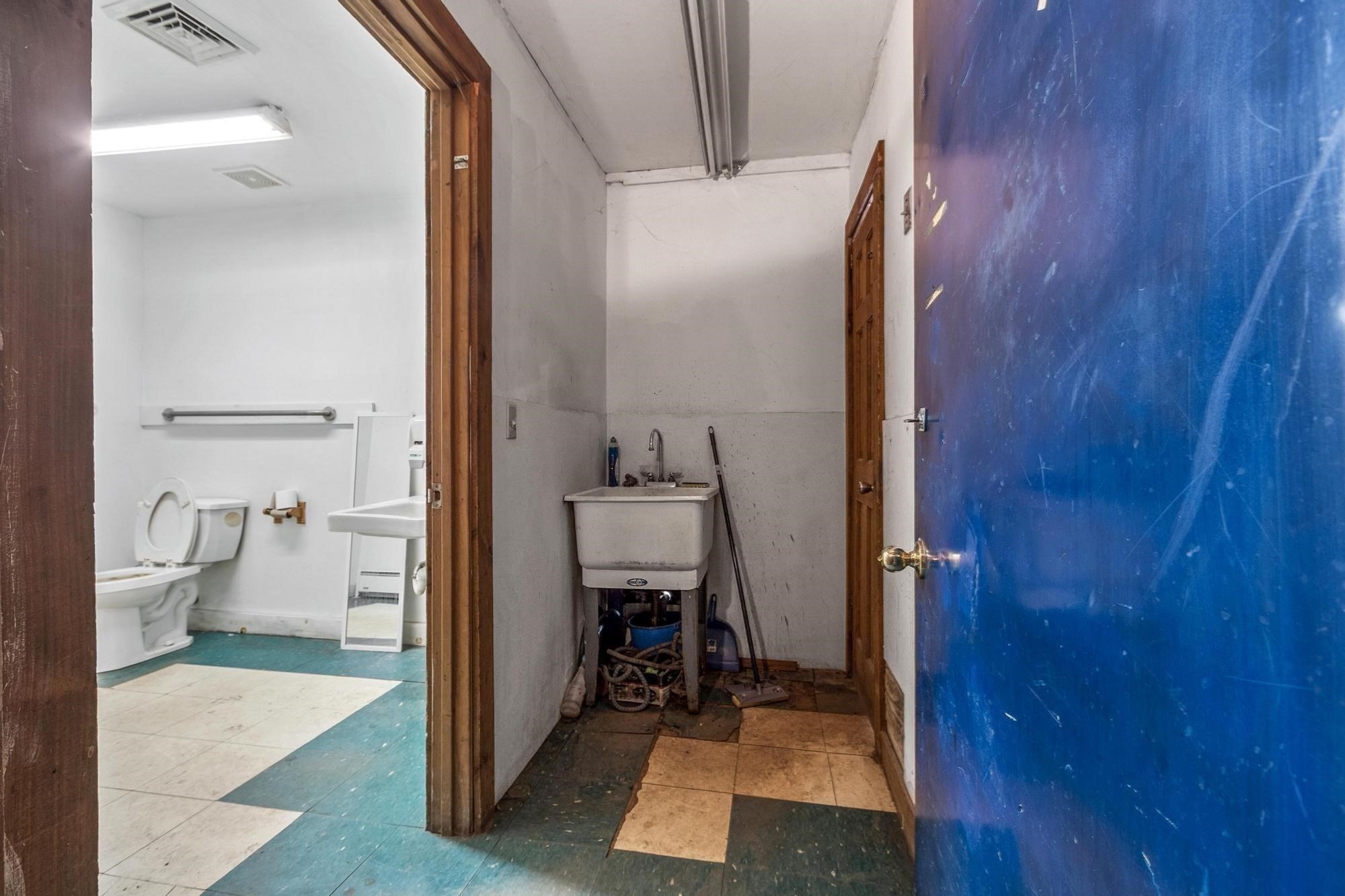 181 E Main St # B6 Property Photo 11