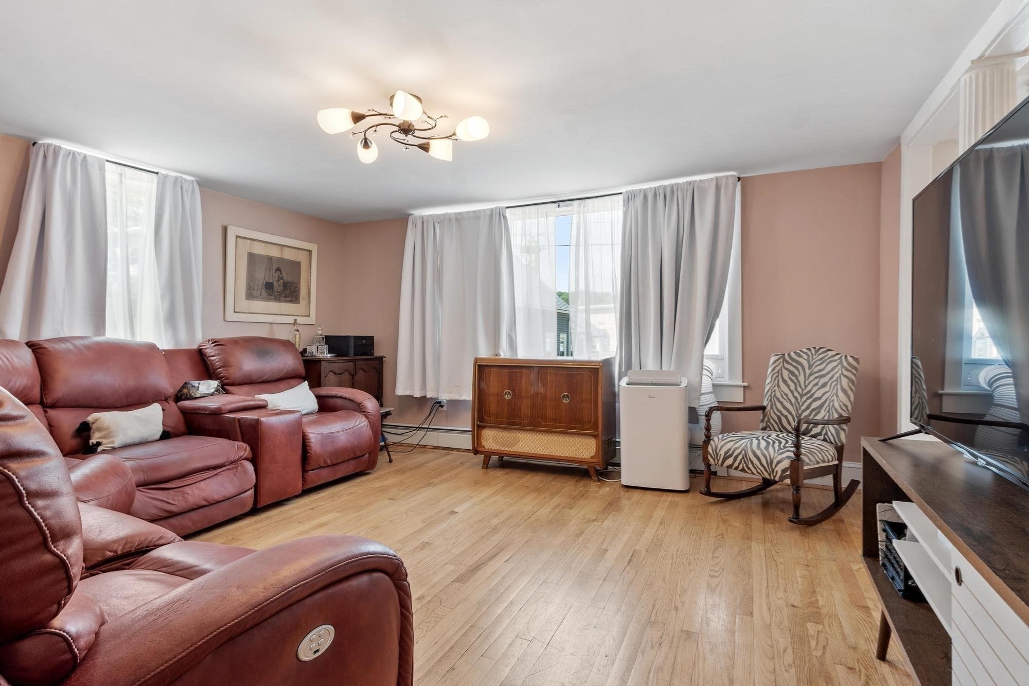 9 Cross St Property Photo 5