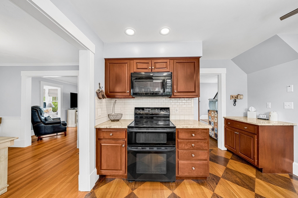 10 Essex St Property Photo 3
