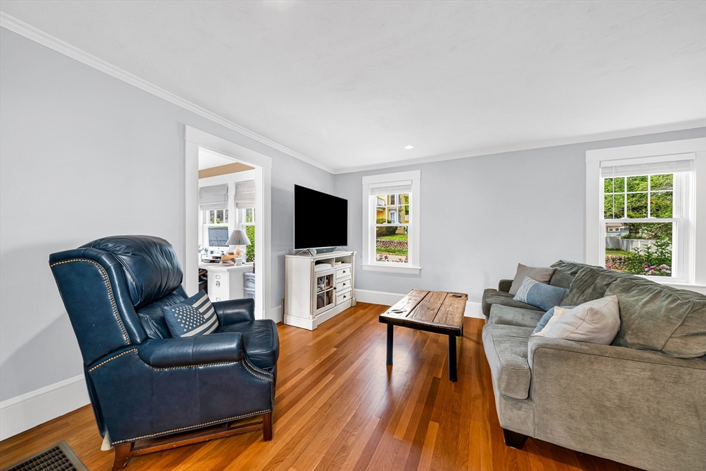10 Essex St Property Photo 15
