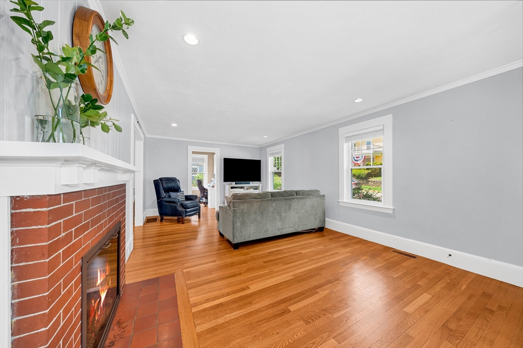 10 Essex St Property Photo 16