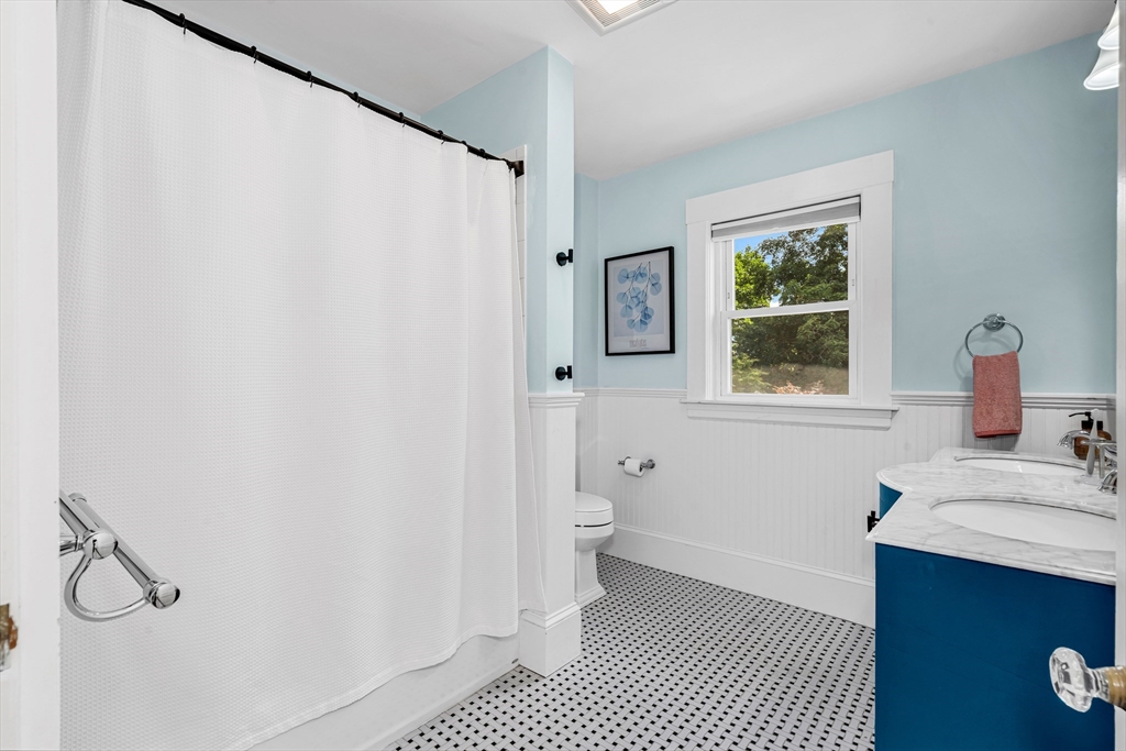10 Essex St Property Photo 28