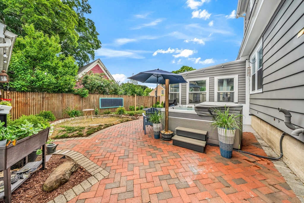 10 Essex St Property Photo 34