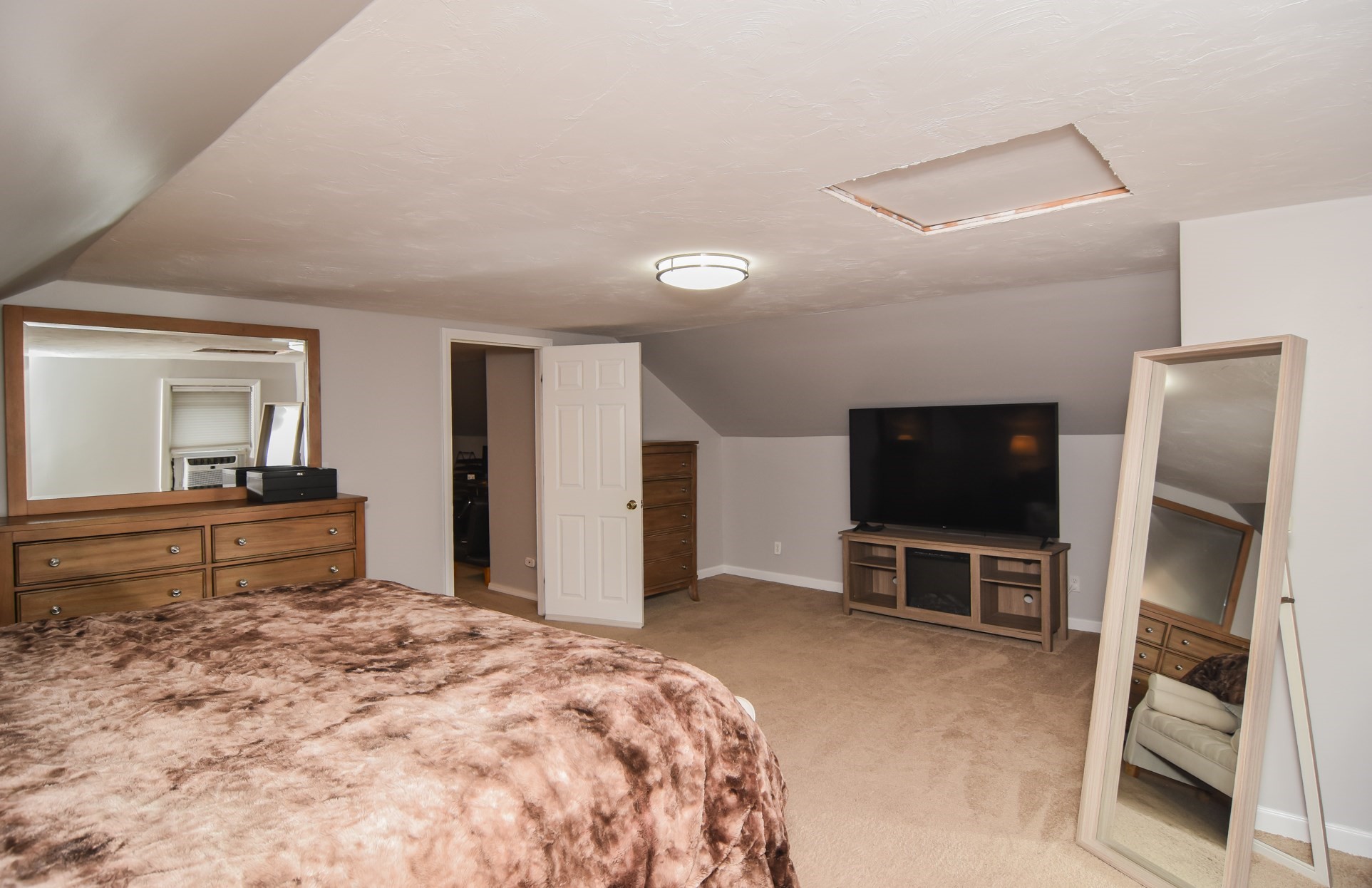 2 Lamb St Property Photo 31