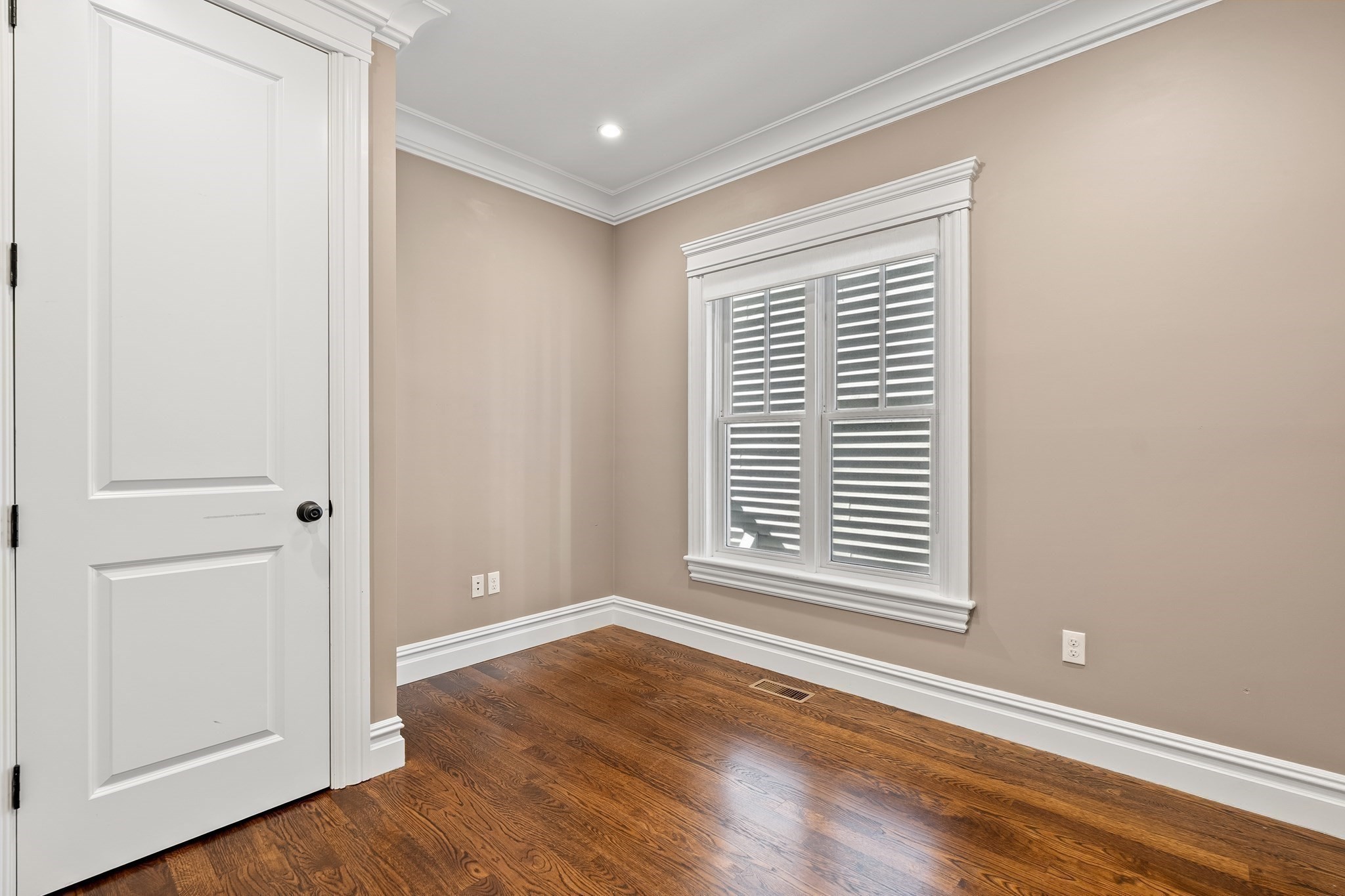 9 M # 2 Property Photo 23
