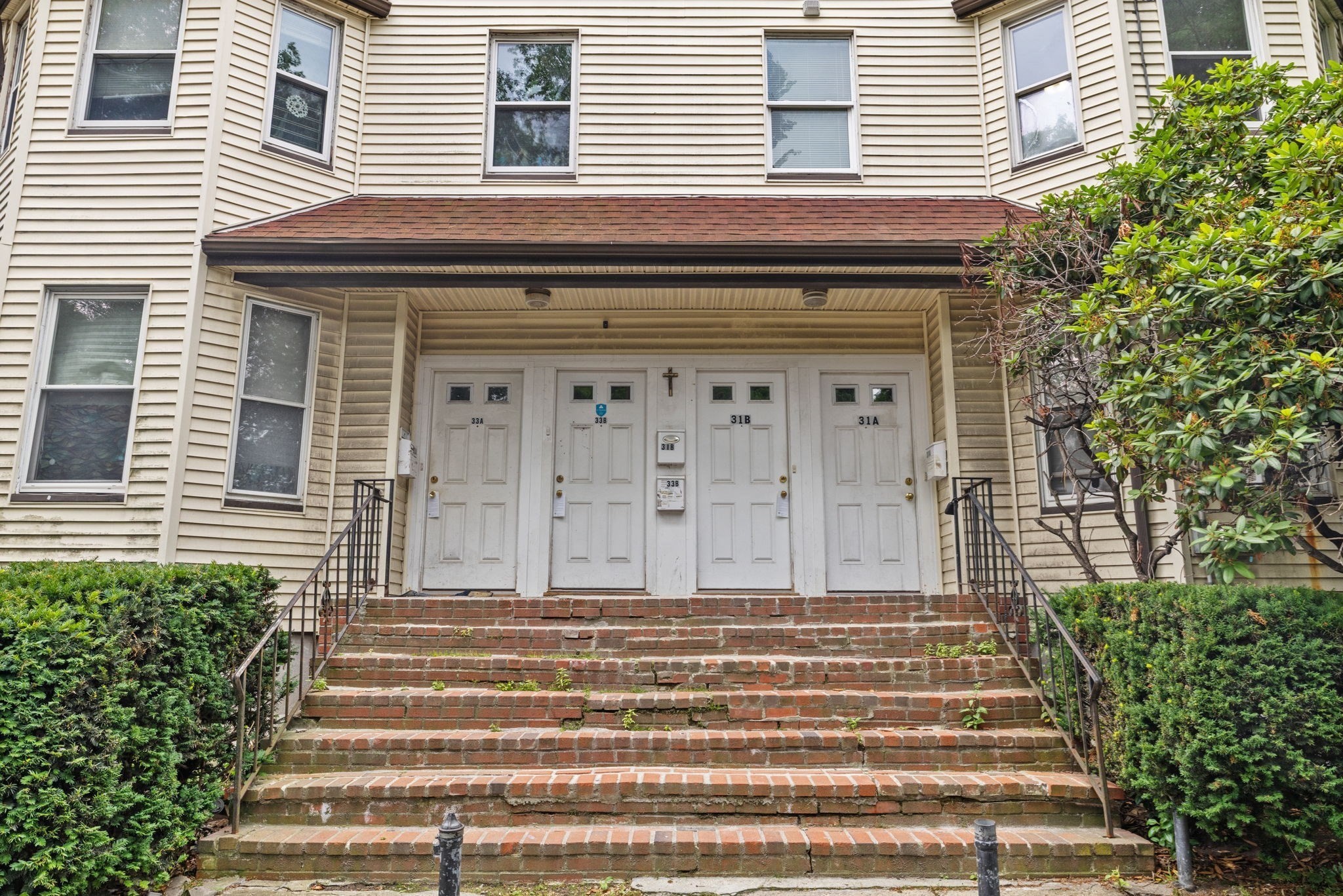 31-33 Lothrop St Property Photo 2