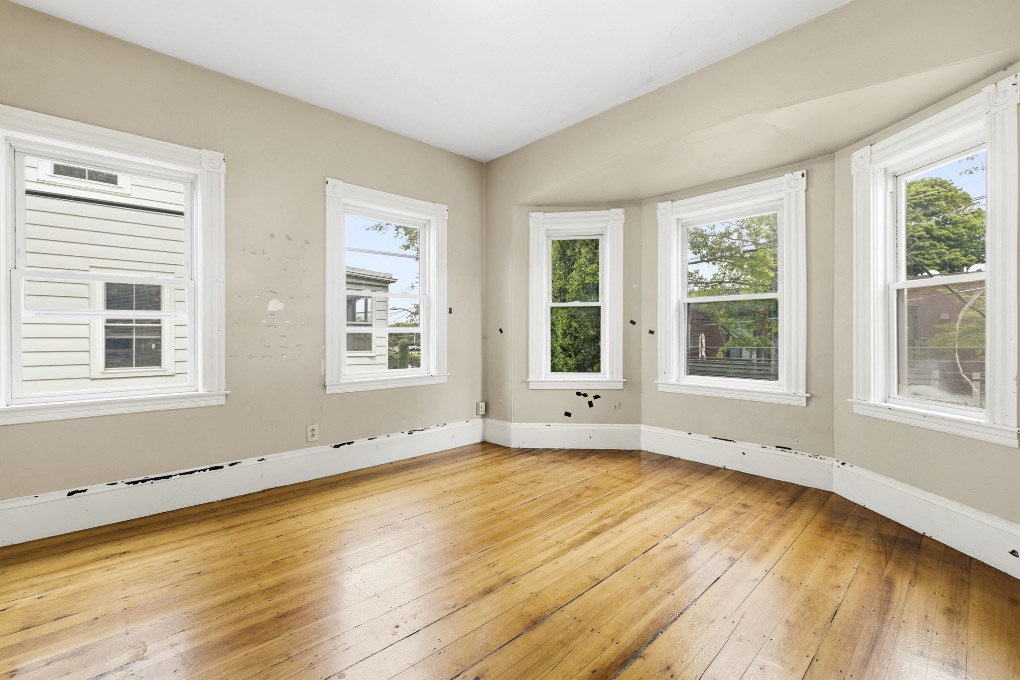31-33 Lothrop St Property Photo 5