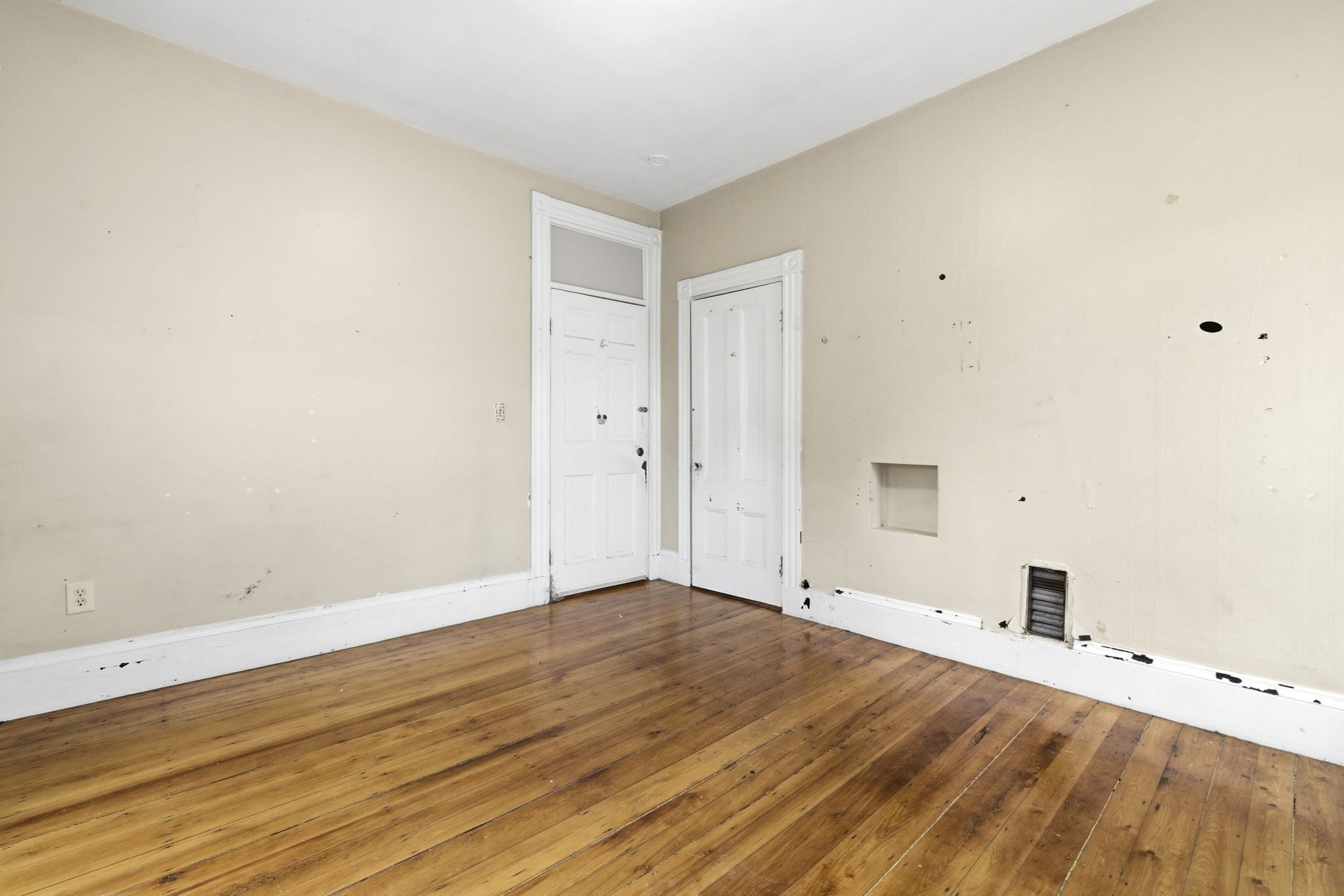31-33 Lothrop St Property Photo 7