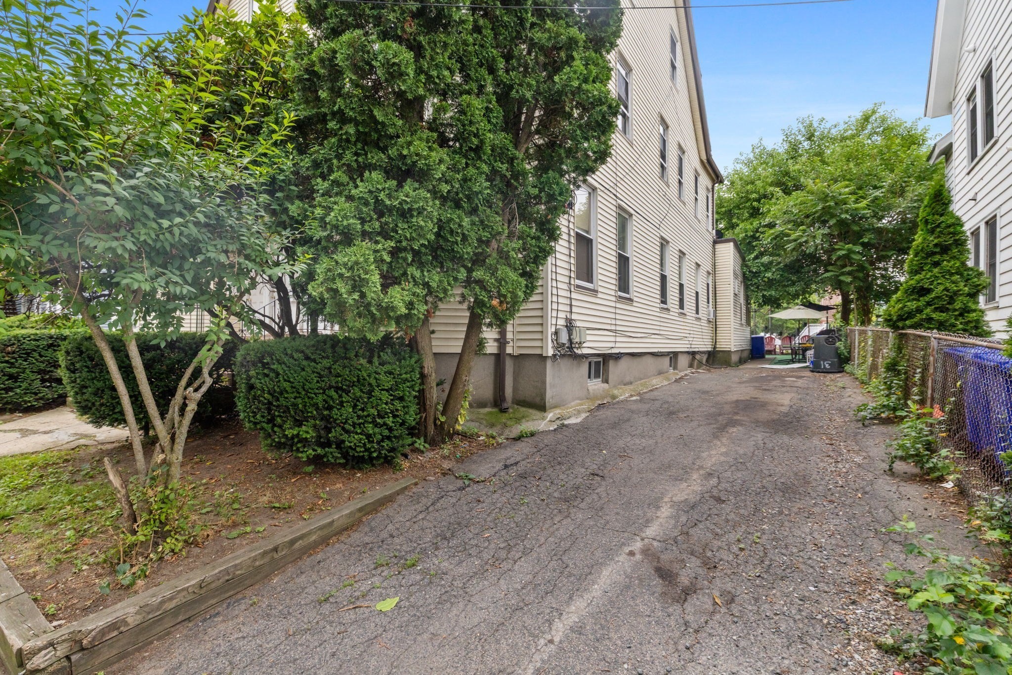 31-33 Lothrop St Property Photo 19