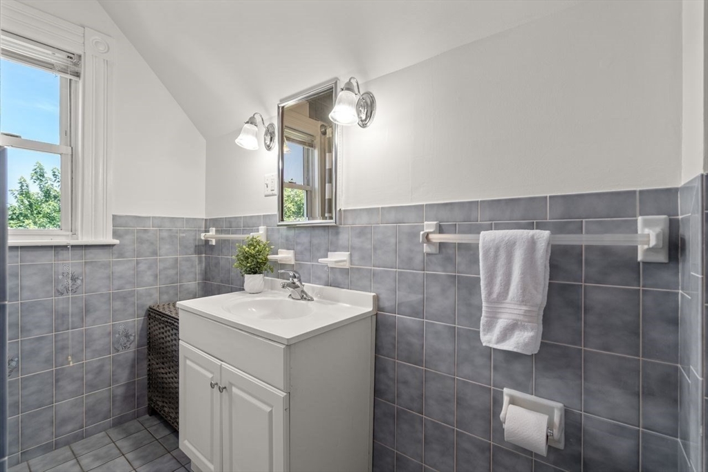 129 Maple Street Property Photo 17