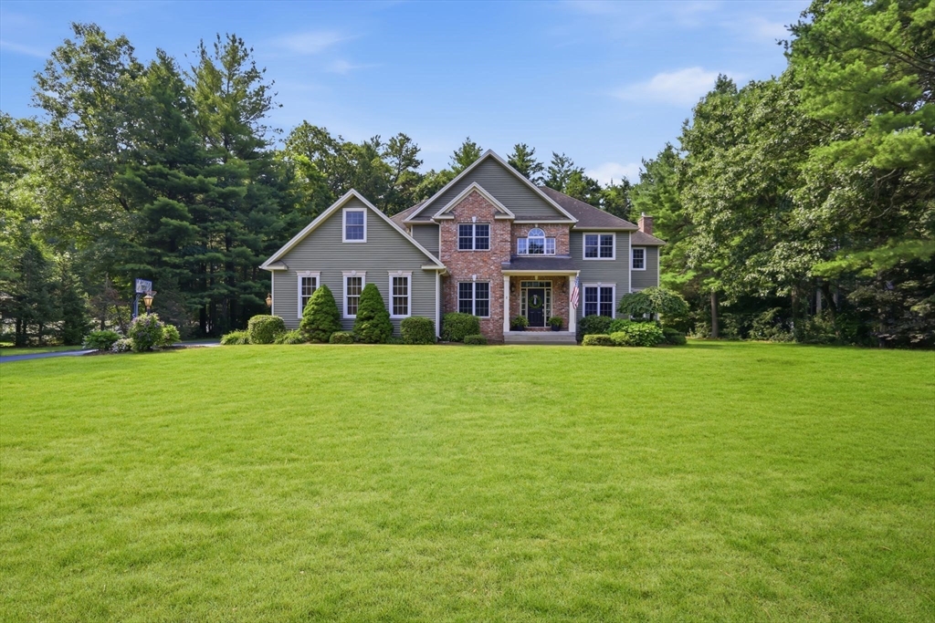 8 Lexington Circle Property Photo 3