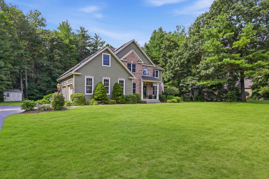 8 Lexington Circle Property Photo 4
