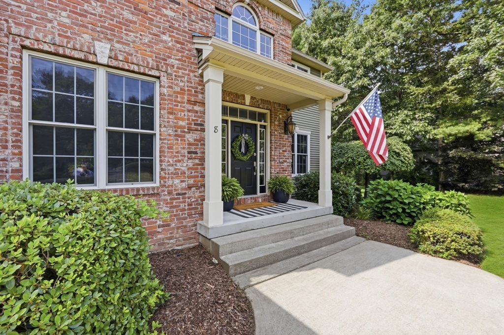 8 Lexington Circle Property Photo 5