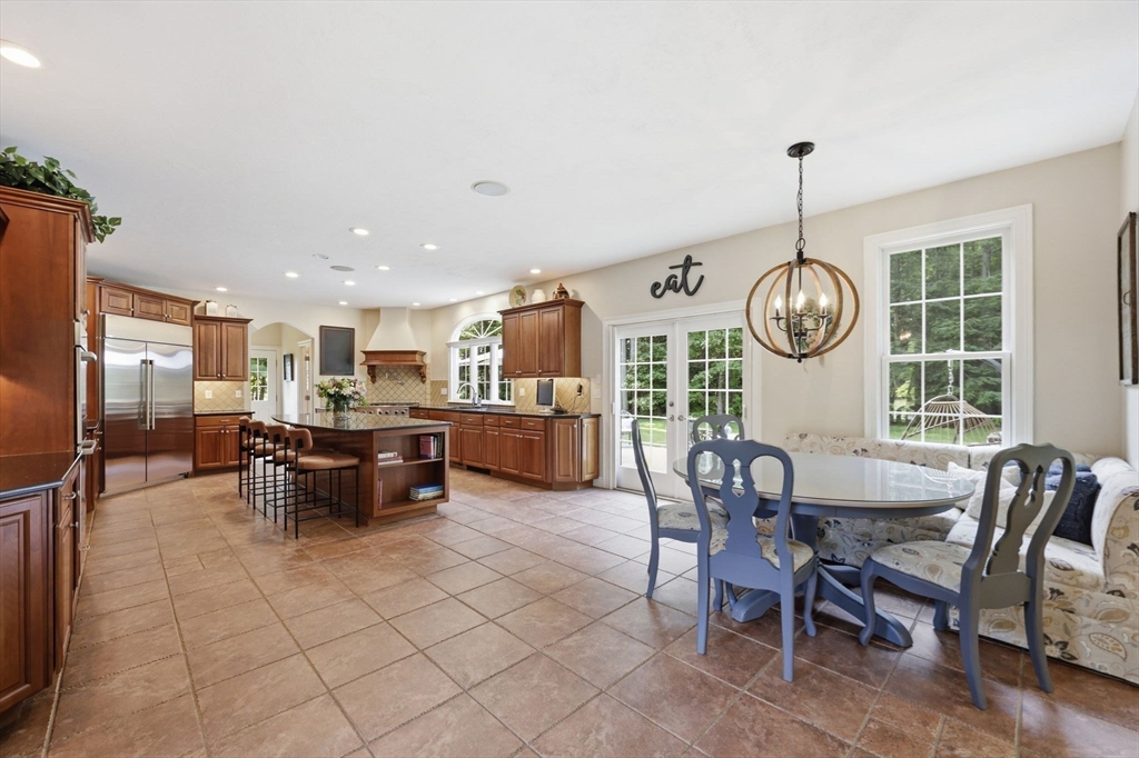 8 Lexington Circle Property Photo 12