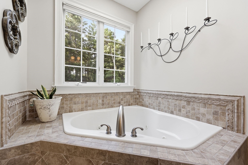 8 Lexington Circle Property Photo 28