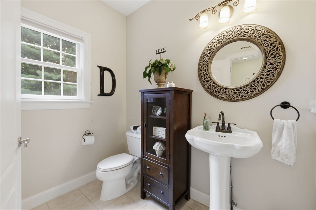 8 Lexington Circle Property Photo 37