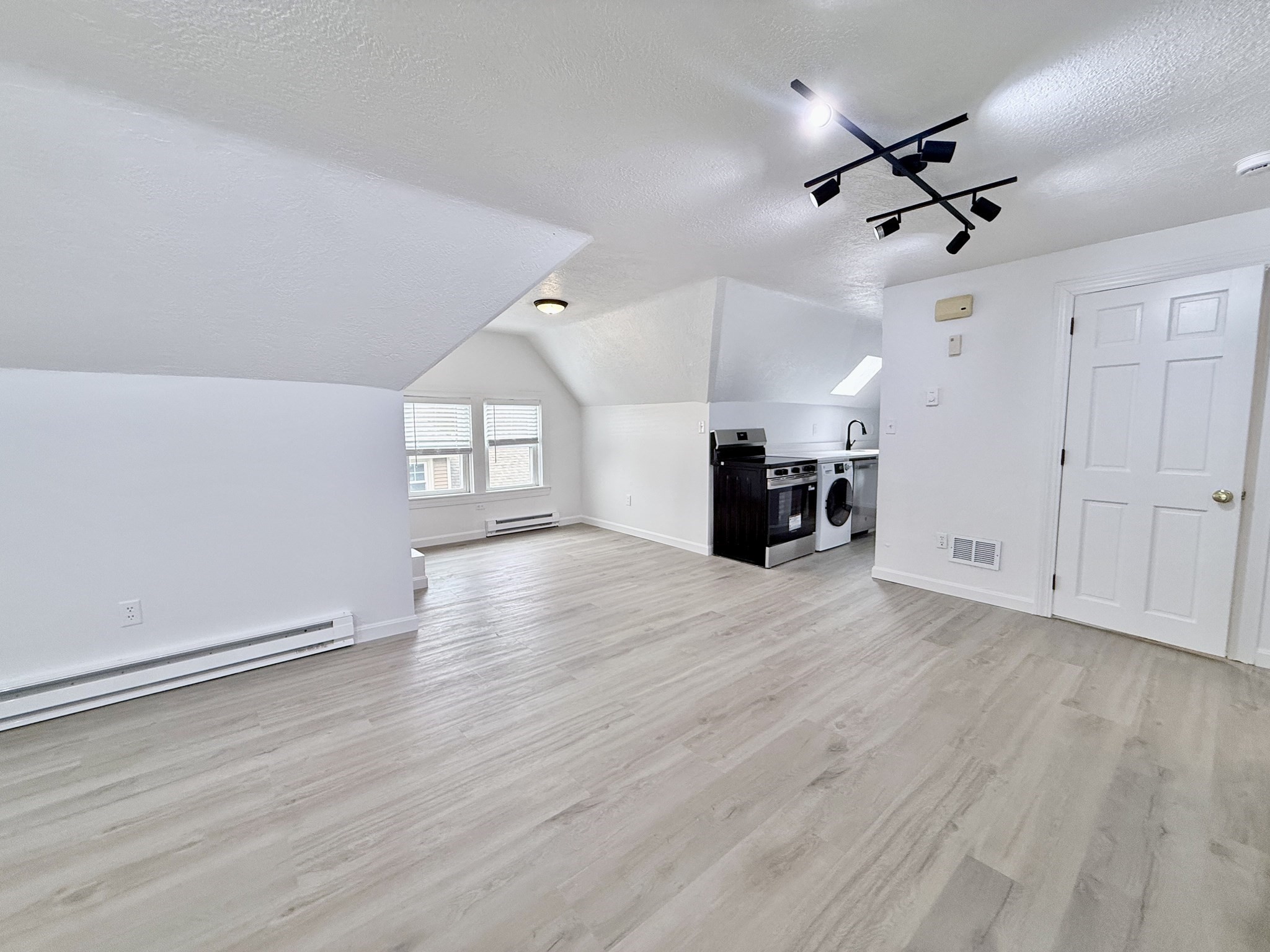 5 Stoneland Rd # 3 Property Photo 1