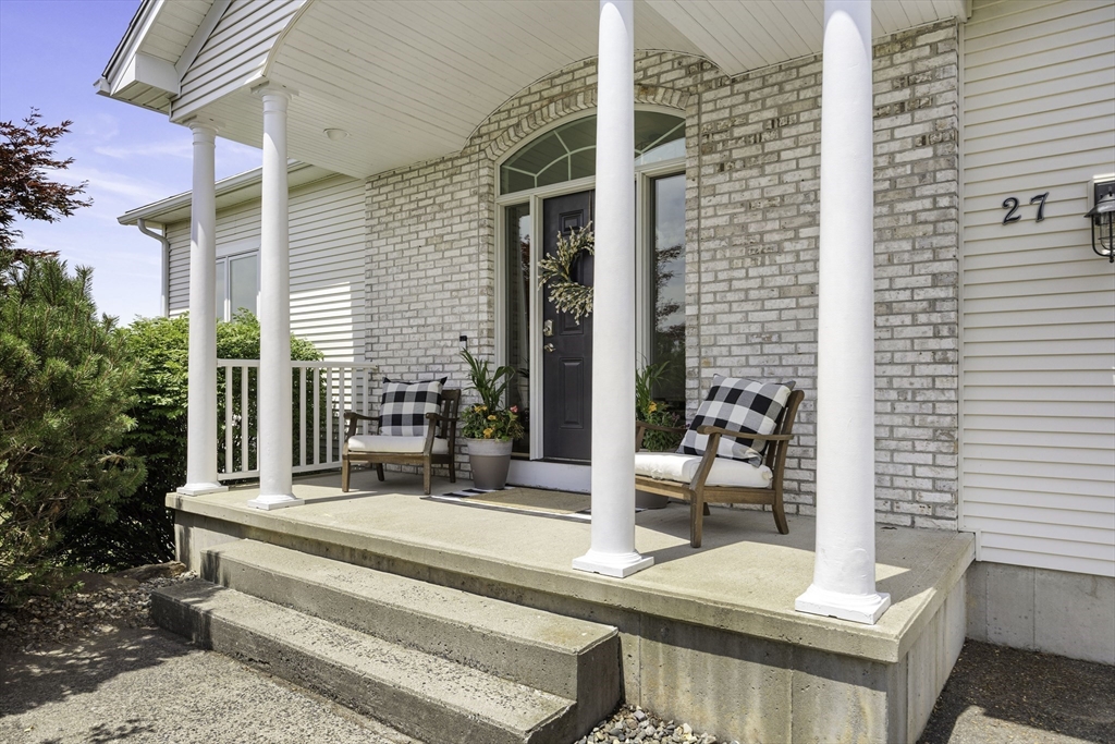 27 Spring Hill Rd Property Photo 5