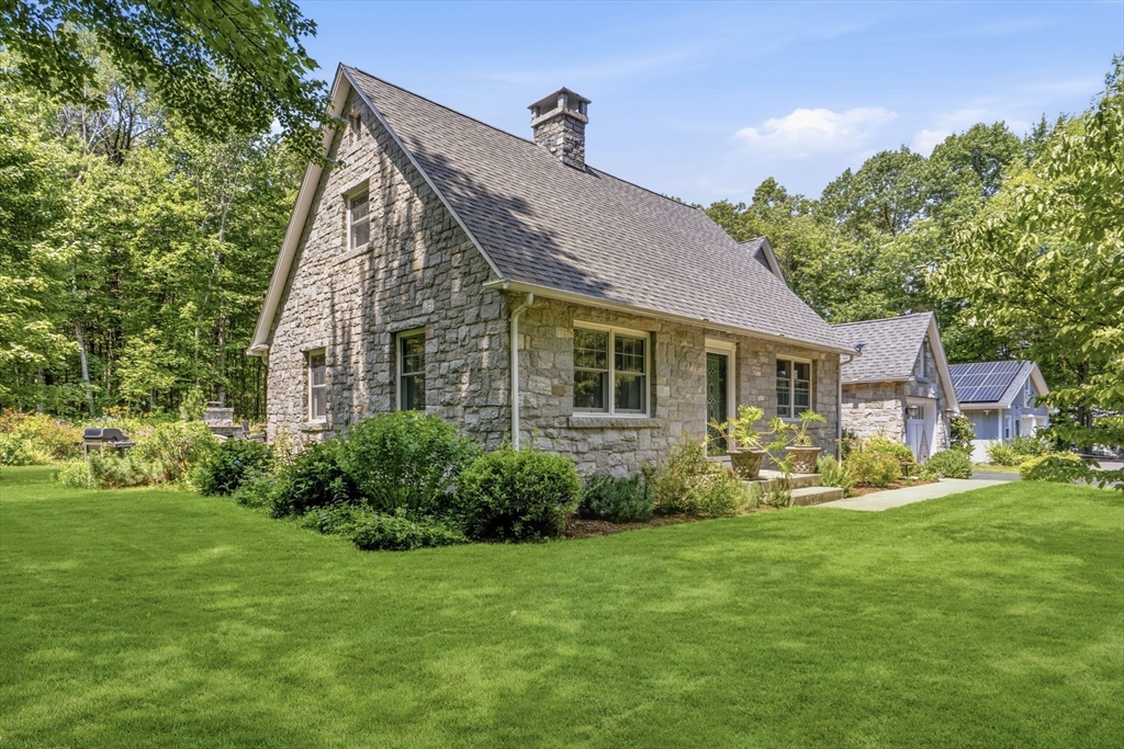 33 Rattle Hill Rd Property Photo 2