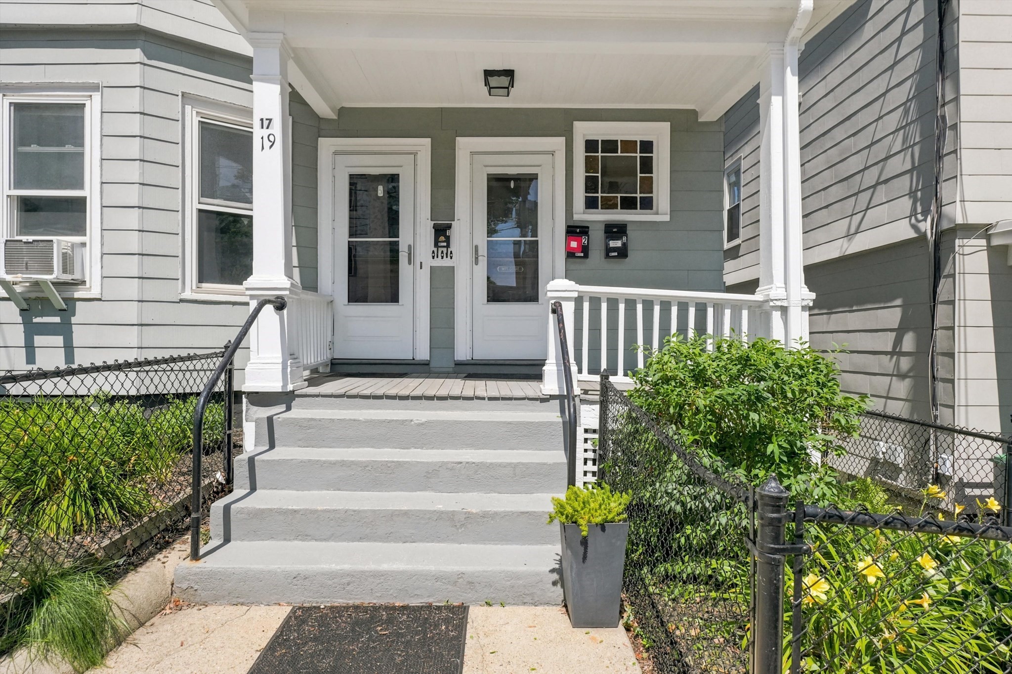 17 Dow St Property Photo 2