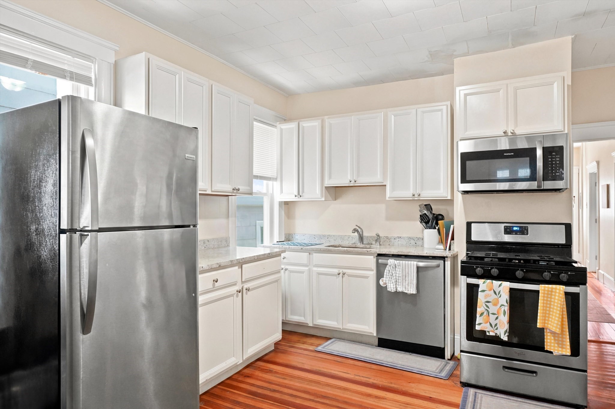 17 Dow St Property Photo 8